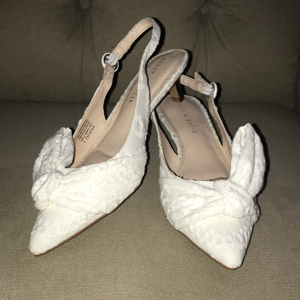 💕NEW Kelly & Katie eyelet slingback kitten heel💕